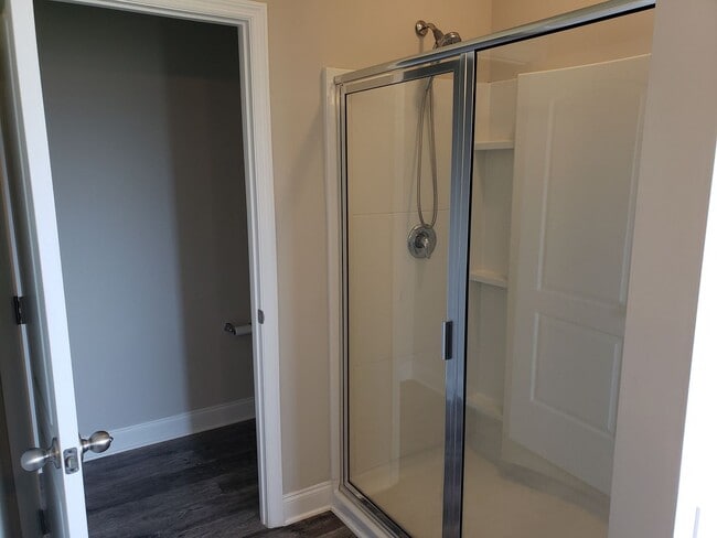 Building Photo - Beautiful brick home with many amenities!