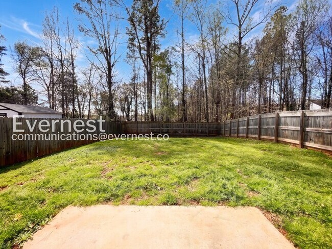 Building Photo - 4 Bed, 3 Bath Single Family Home with Garage Parking / Pet-Friendly / Vouchers Accepted / Availab...