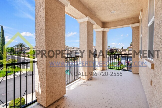 Building Photo - Stunning Custom 5-Bedroom, 3-Bath Home in ...