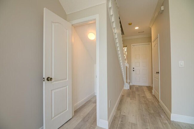 Building Photo - 446 Rainbow Springs Terrace