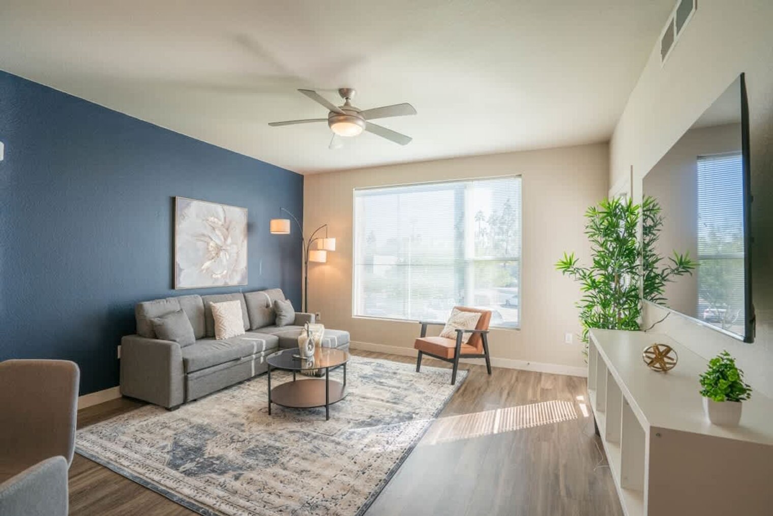 Building Photo - 1890 S Country Club Way