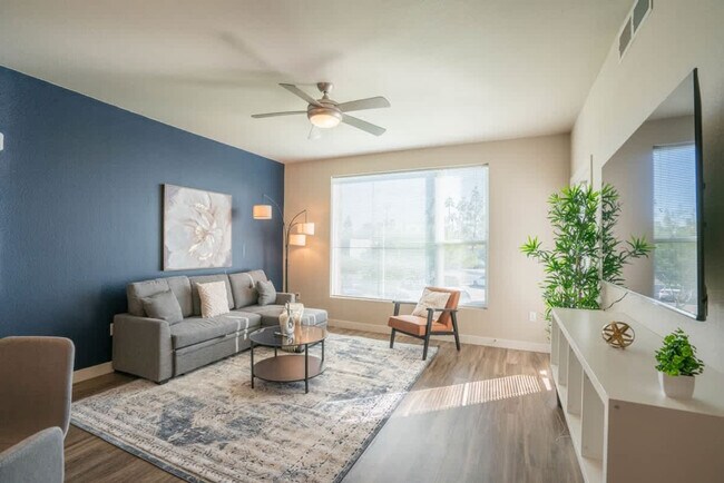 Building Photo - 1890 S Country Club Way