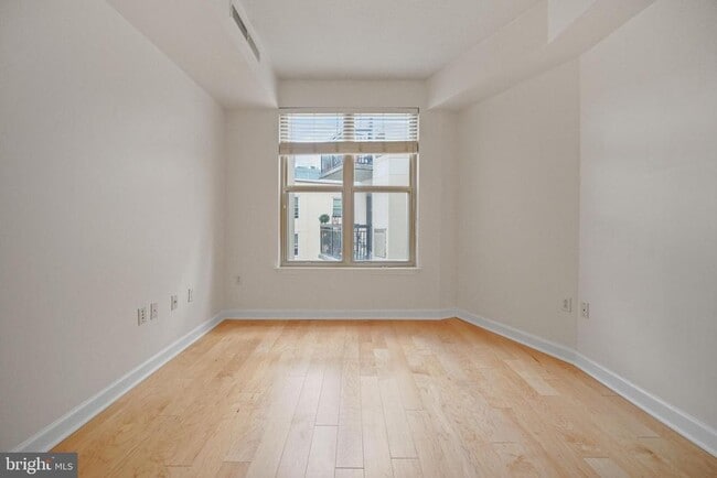 Building Photo - 1441 Rhode Island Ave NW