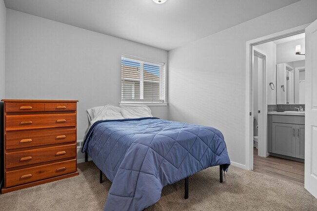 Building Photo - 5324 Remington Dr