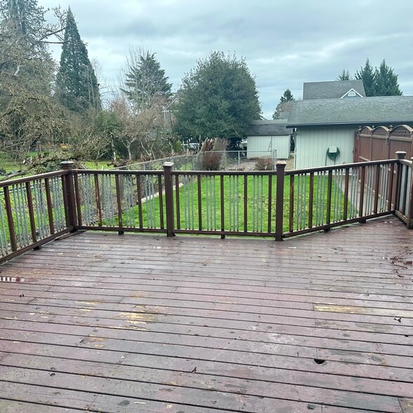 Fenced Back yard - large deck! - 21326 Main St NE