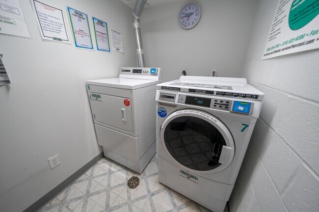 Building Photo - 463 1st St