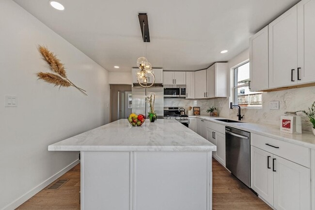 Building Photo - 4730 Melrose Ave