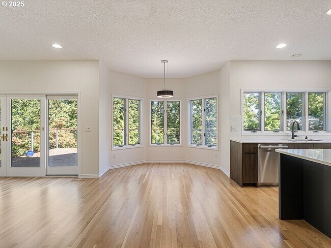 Building Photo - 1140 SW Fairfax Pl