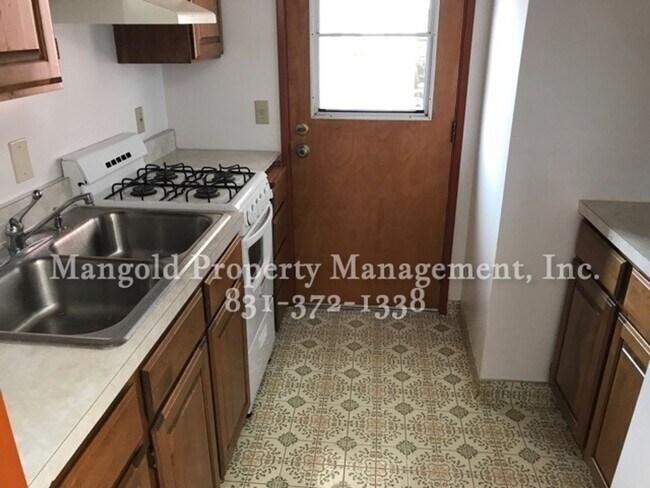 Building Photo - Studio Apartment Located In Upper Seaside