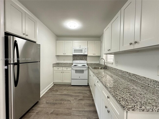 Building Photo - 2221 Monroe St