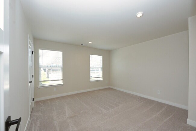 Building Photo - Updated Gallatin Townhome | 3BR + Garage, W/D Included