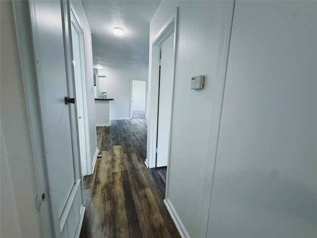 Building Photo - 9906 Hundred Oaks Cir
