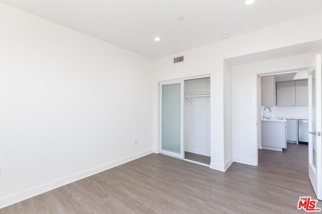 Building Photo - 843 Wilcox Ave