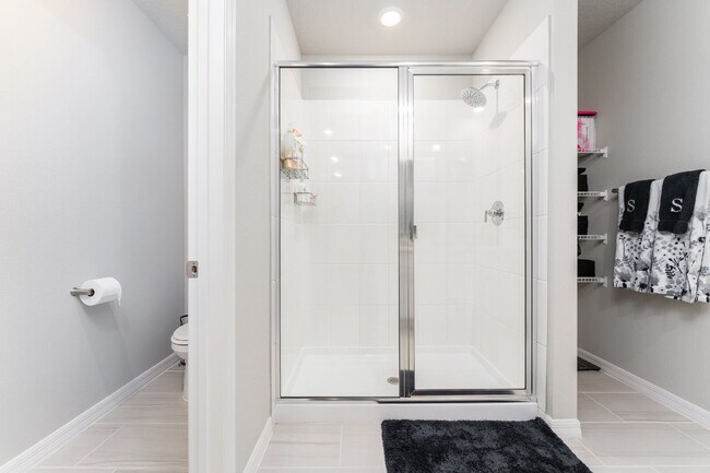 Building Photo - Spacious & Beautifully designed 4 Bedroom/...