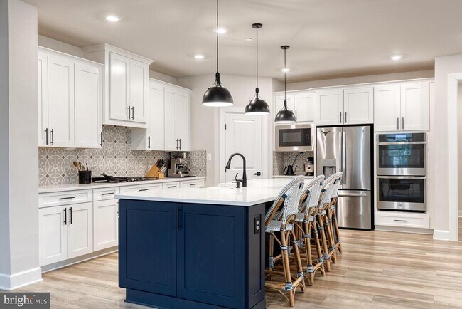 Building Photo - 7679 Cross Creek Dr