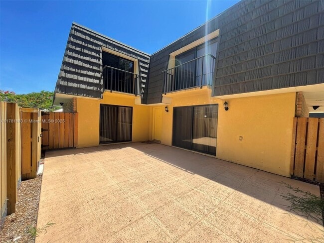 Building Photo - 726 7th Way