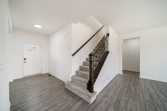 Building Photo - 356 S Pointe Ave