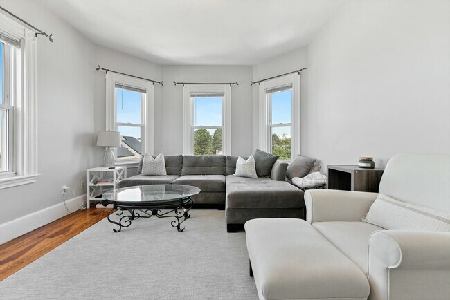 Building Photo - 166 Sydney St