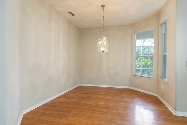 Building Photo - PRISTINE 3/2 one story home in Errol Estates!