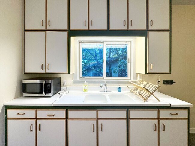 Building Photo - 346 N Grand St