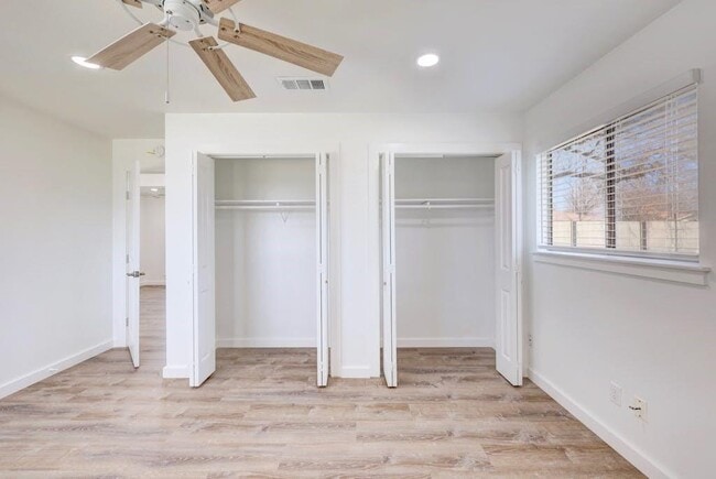 Building Photo - 801 Salem Ln