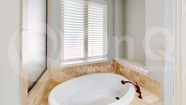Building Photo - 846 Veneto Dr