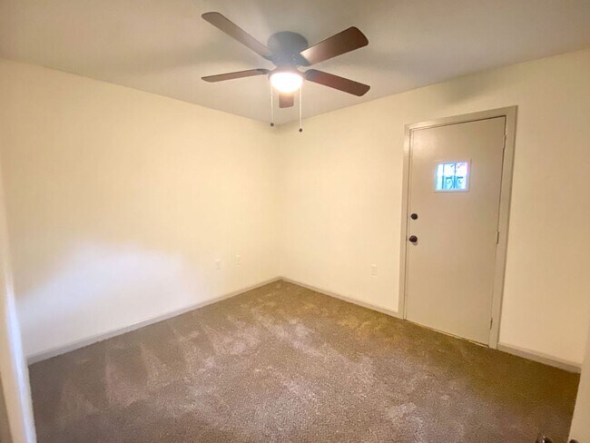Building Photo - 3 bed / 2 bath in Memphis near Old Brownsv...