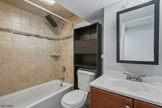 Building Photo - 18 Deerwood Ave