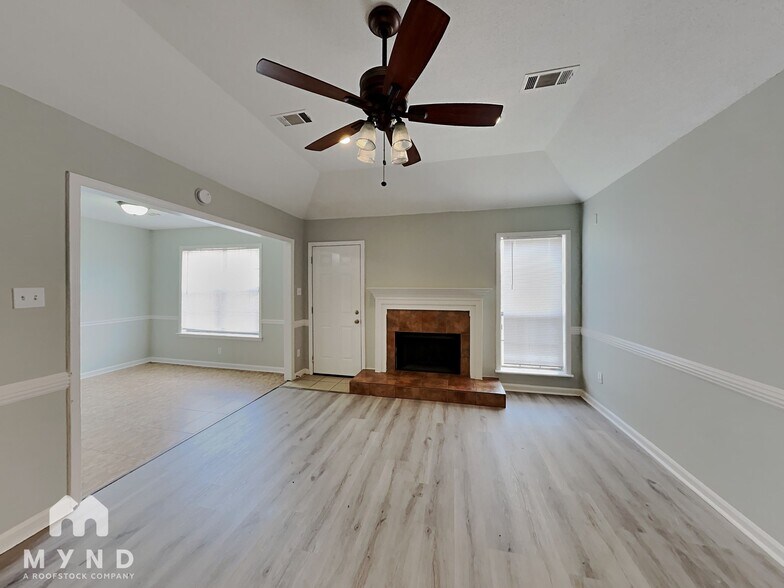 Building Photo - 5266 Rolling Ridge Cove