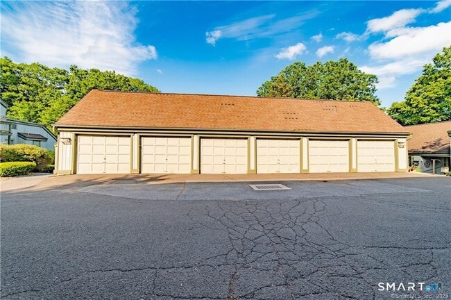 Building Photo - 140 Woodvale Dr