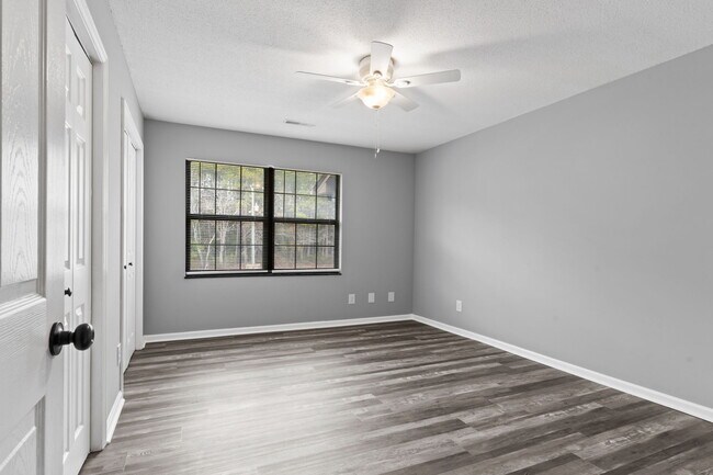 Building Photo - 310 Country Club Villa Dr