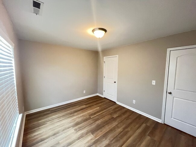 Building Photo - Pet Friendly, Three Bedroom with Bonus Room Home with Garage in Longs is Available Now!