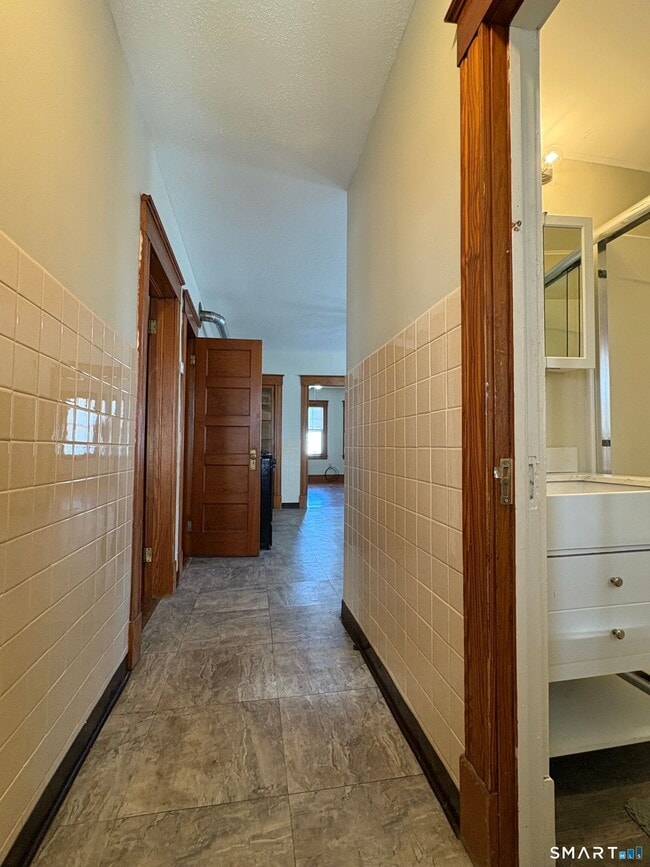 Building Photo - 20 Nash St