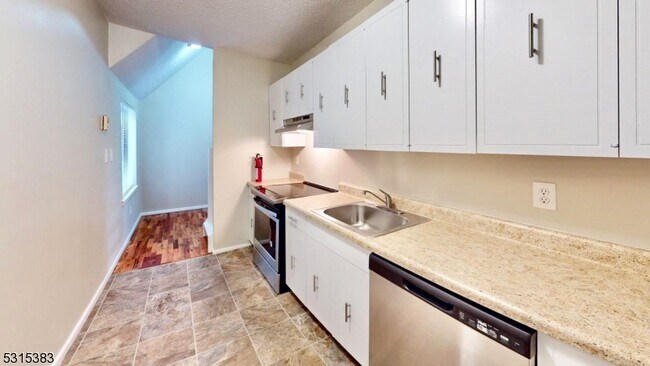 Building Photo - 2 Hackensack St