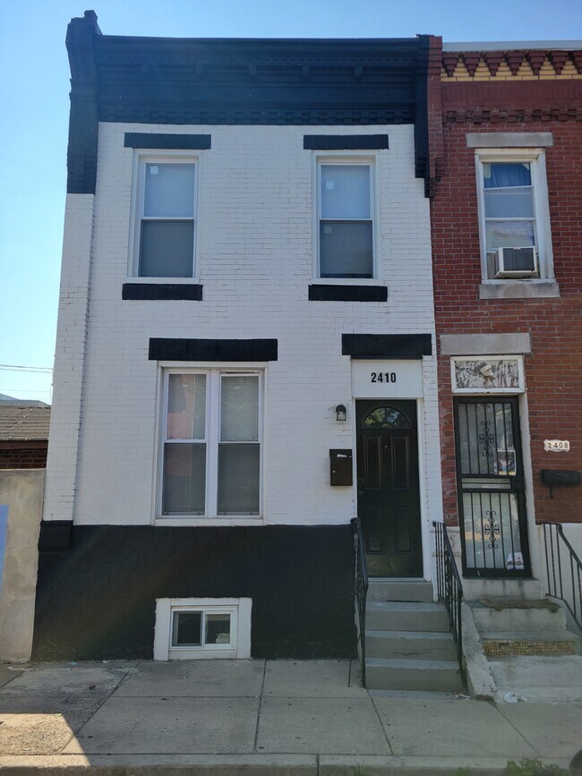 Building Photo - 2410 S Sheridan St