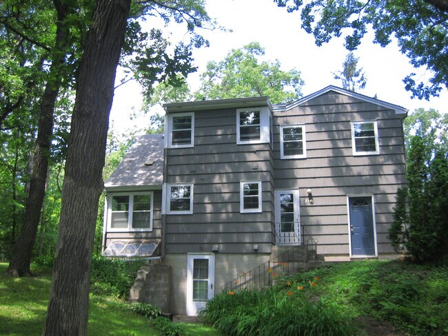 Building Photo - 2541 Burnham Rd