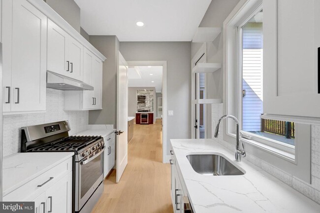 Building Photo - 6226 Kellogg Dr