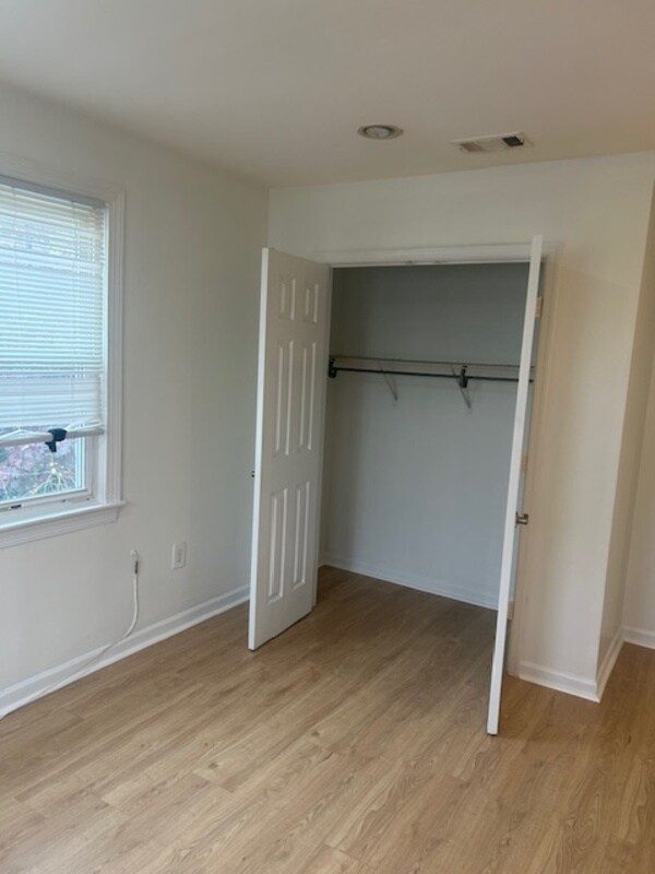 Building Photo - 2801 R St SE