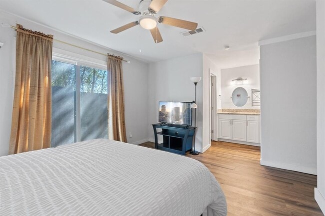 Building Photo - 2603 Parker Ln