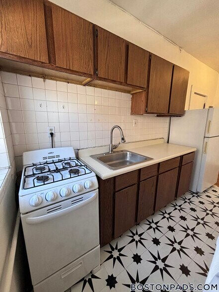 Building Photo - 229 Kelton St