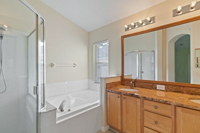 Building Photo - 4 bed, 2 Bath New Tampa Home for Lease!