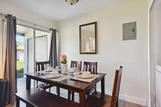 STAGED PHOTO - 813 W Magnolia St