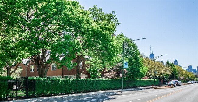 Building Photo - 1657 N Halsted St