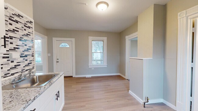 Building Photo - 3218-22 Walton