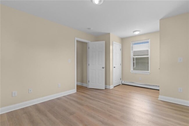 Building Photo - 176 Pavilion Ave