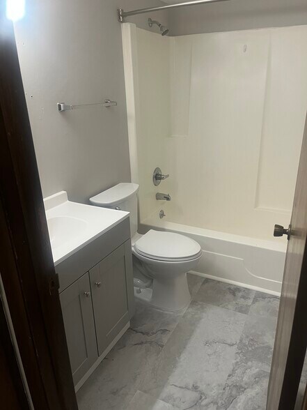 Building Photo - 91 E 19th St