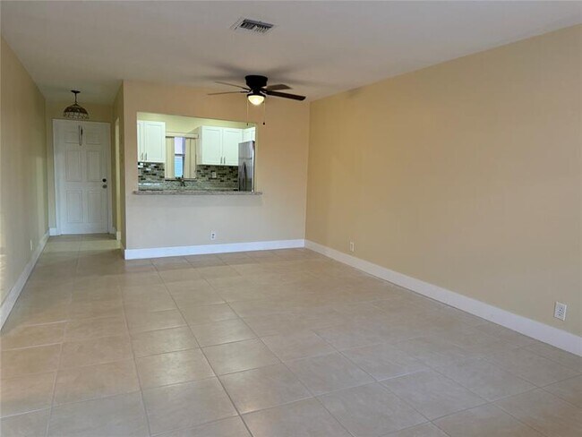 Building Photo - 1450 N Riverside Dr