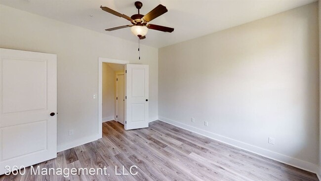 Building Photo - 4 br, 4 bath House - 868 Twin Forks Ave #12