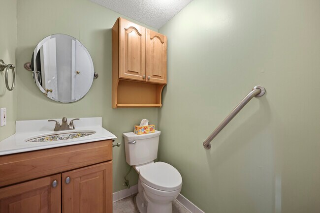 Building Photo - 27 Farmington Chase Crescent