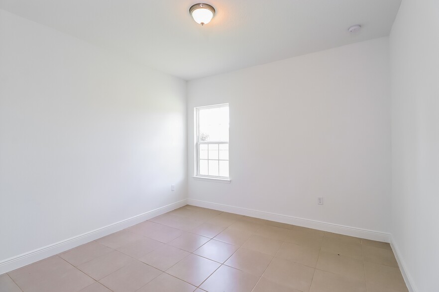 Building Photo - 532 Imperial Pl